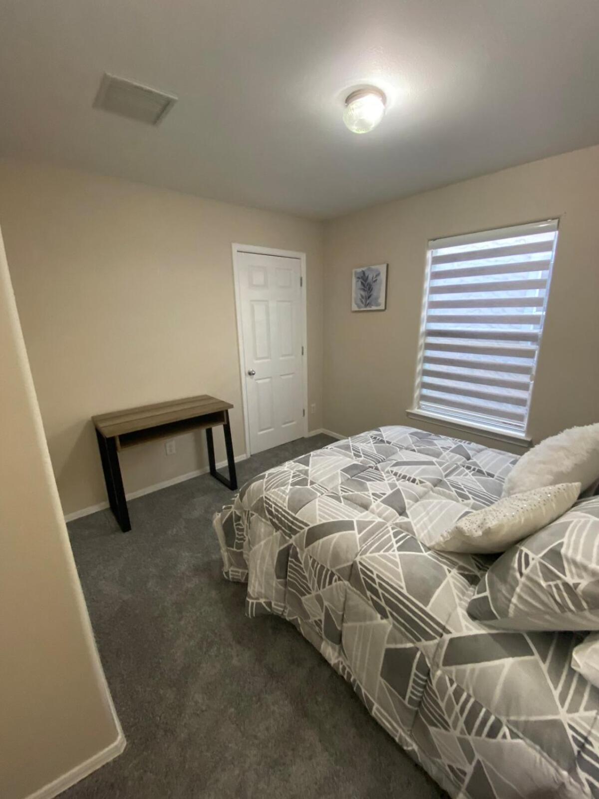 Beautiful 3 Bedrooms In North East, Tx